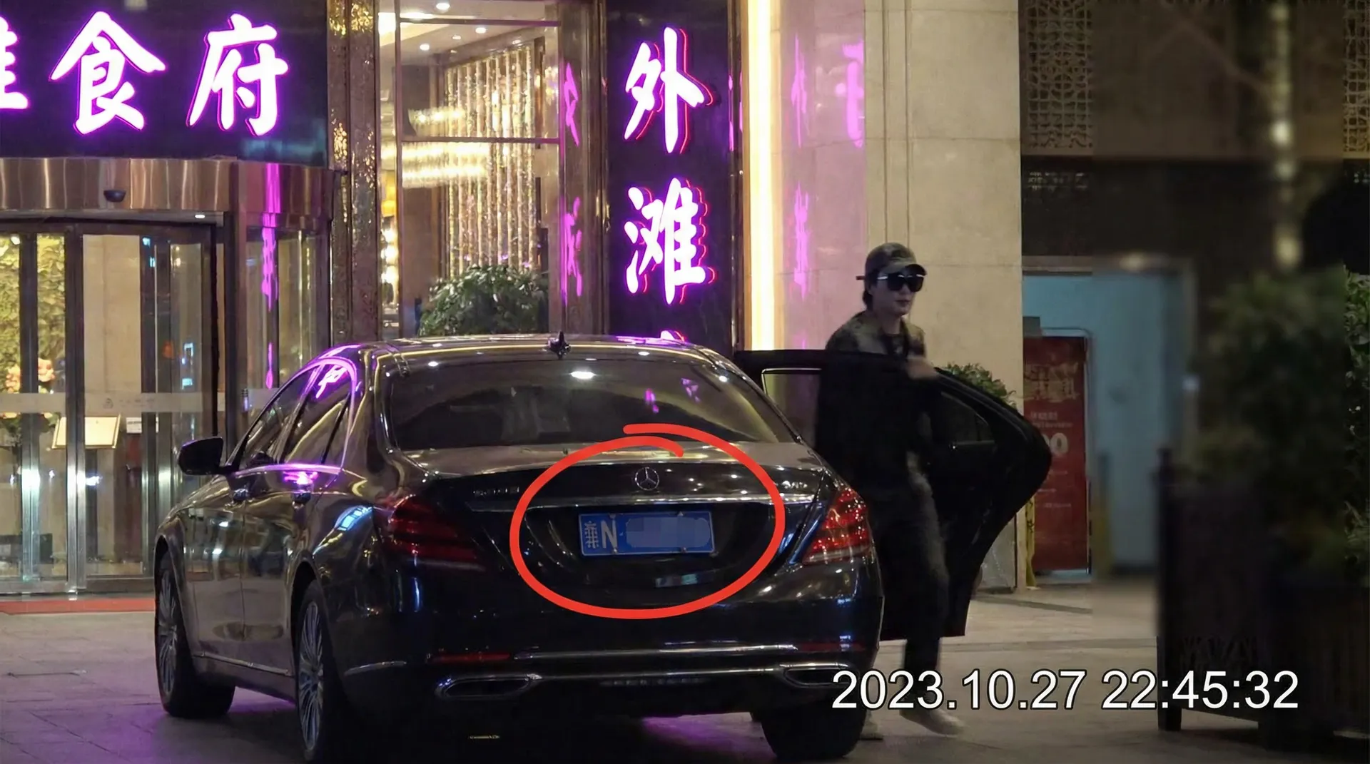 12bet体育平台 - 豪车餐厅外偷拍